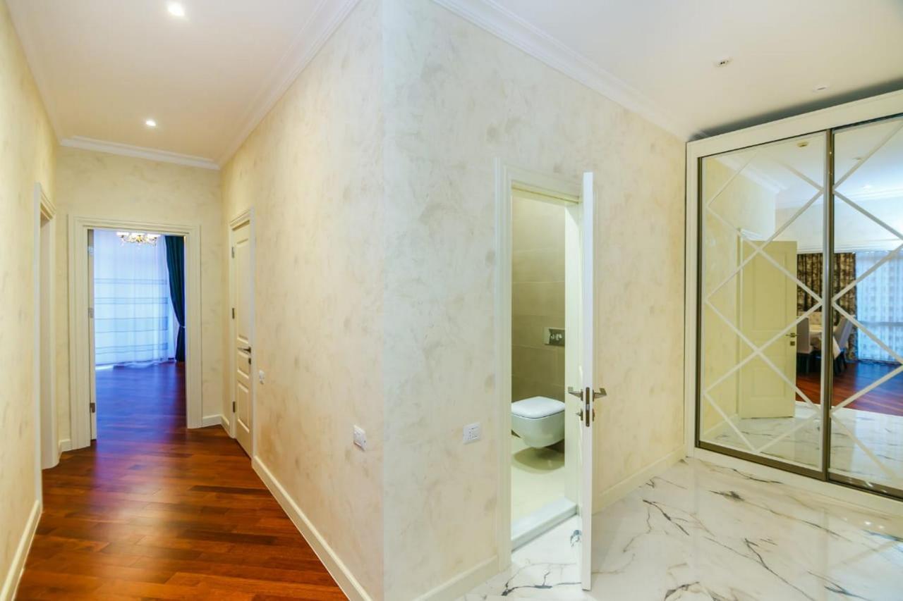Lux Family Apartment In City Center Баку Екстериор снимка