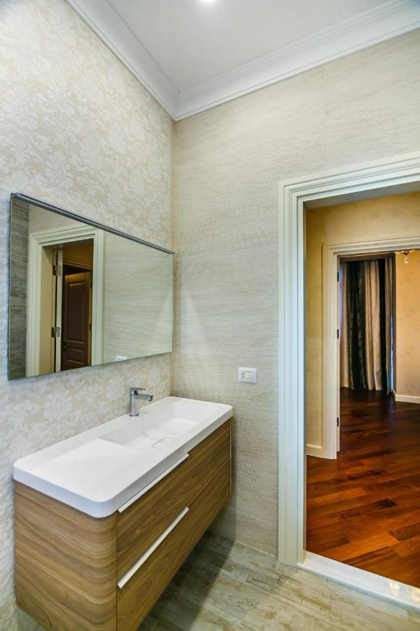 Lux Family Apartment In City Center Баку Екстериор снимка