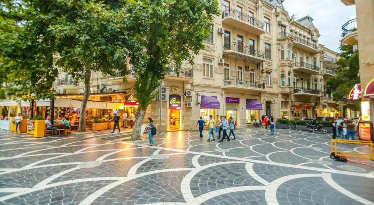 Lux Family Apartment In City Center Баку Екстериор снимка