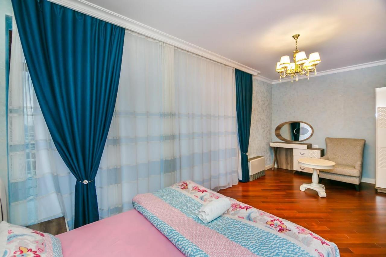 Lux Family Apartment In City Center Баку Екстериор снимка