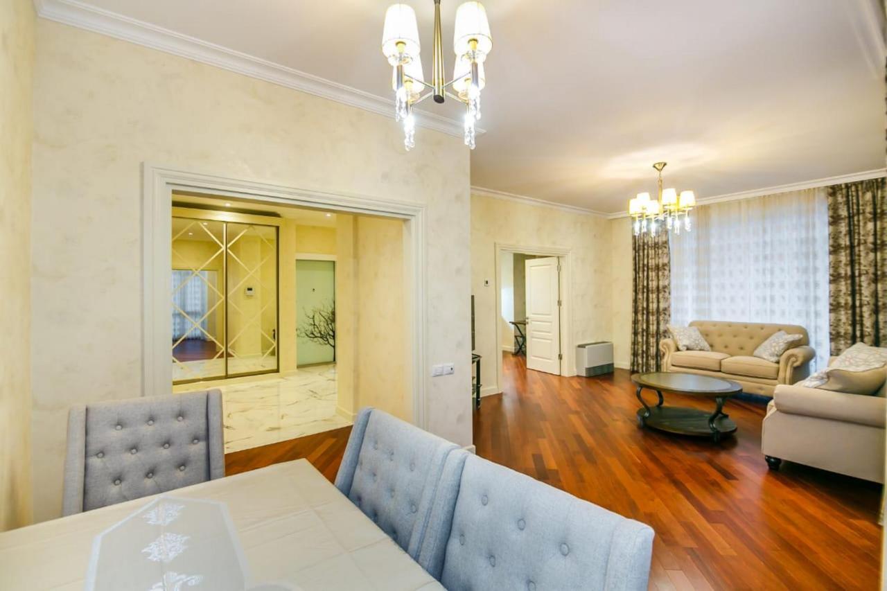 Lux Family Apartment In City Center Баку Екстериор снимка