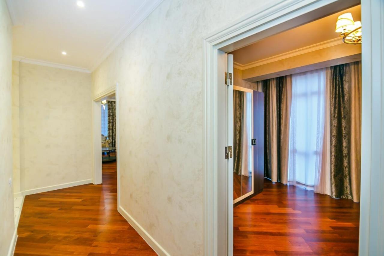 Lux Family Apartment In City Center Баку Екстериор снимка
