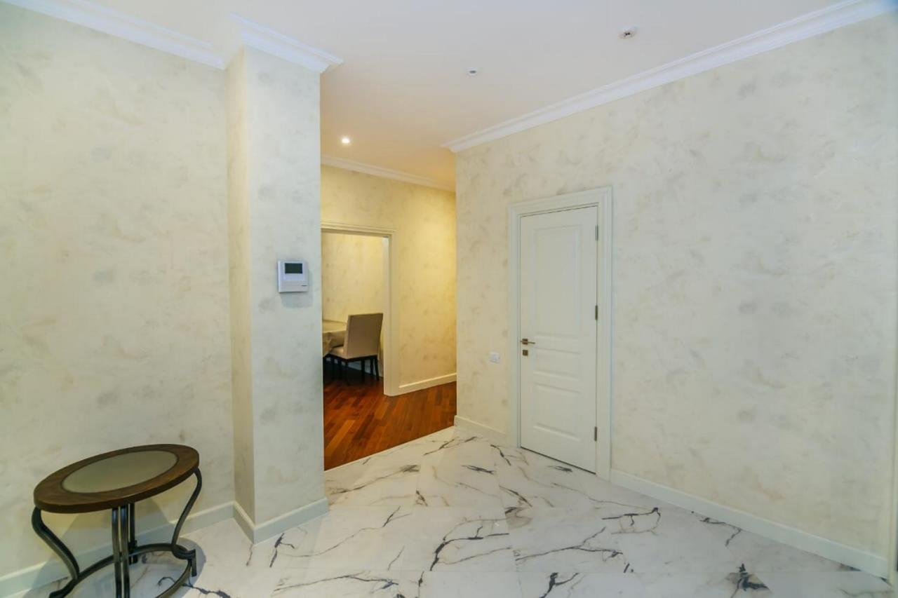Lux Family Apartment In City Center Баку Екстериор снимка
