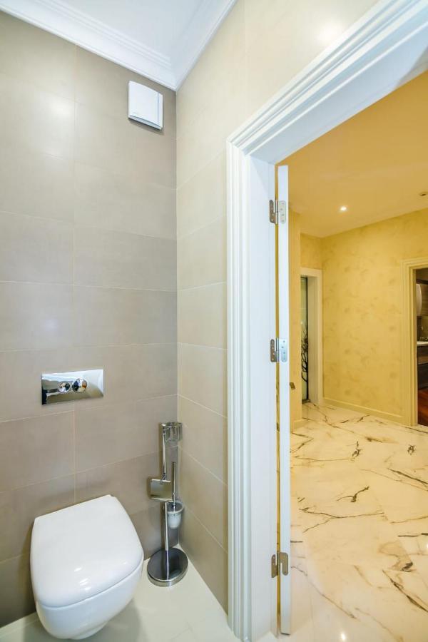 Lux Family Apartment In City Center Баку Екстериор снимка
