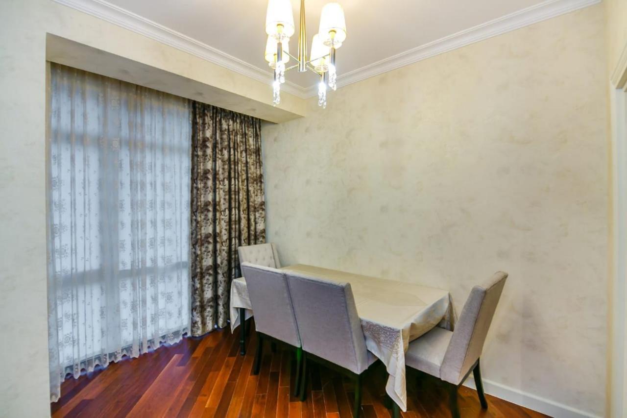 Lux Family Apartment In City Center Баку Екстериор снимка