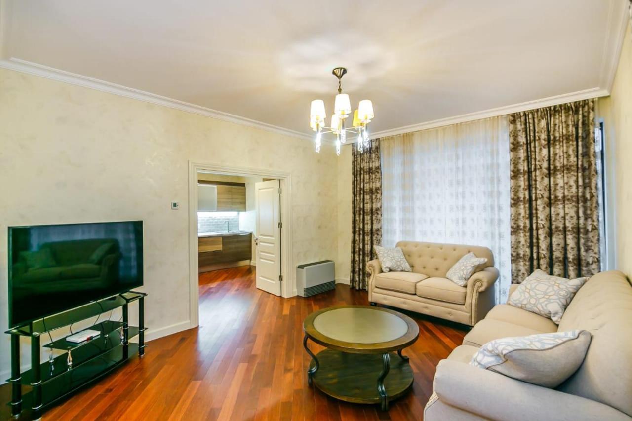Lux Family Apartment In City Center Баку Екстериор снимка